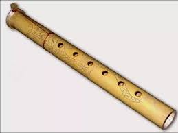 Terdiri dari bilah dengan panjang yang bervariasi kemudian disanggah dengan bambu sehingga bisa menghasilkan suara yang merdu. 15 Alat Musik Sulawesi Selatan Lengkap Dengan Gambar Haipedia Com