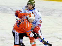 Ritten bezwingt Gröden im Finish mit 5:4-Toren