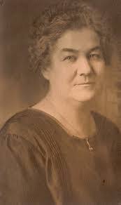 Edwina Patton's Instagram, Twitter & Facebook