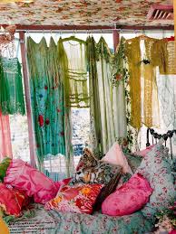 Bedrooms designed in boho chic style are decorated with bedspreads, the upholstery of the furniture, rugs and curtains in bright color. Country Boho Chic Decor Novocom Top