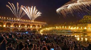 Une plongée dans l'histoire, du moyen âge à la renaissance. Spectacle Grandiose Les Feeries Vont Illuminer Le Pont Du Gard Metropolitain