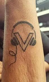 In may 1944, jewish men received the letters a or b to indicate a particular series of numbers. V Letter Tattoo Designs 20 Trending Options In 2021