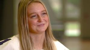 Female kicker scores game-winning point for Bloomfield Hills BlackHawks