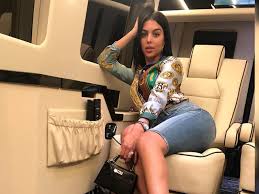 Así ha posado georgina rodríguez con un biquini negro de yamamay en una salida en barco por la costa azul. Georgina Rodriguez Esposa De Ronaldo Se Deja Ver Muy Sensual En Su Red Social Chapin Radios