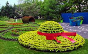 Les parterres de fleurs, cœur de décoration du jardin, qui saura conférer un certain charme et un cachet particulier à votre extérieur. Parterre De Fleurs 21 Idees Magnifiques Pour Le Jardin Contemporain