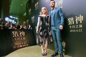 Curiously, movie two in this cinematic fairy tale war, snow white and the huntsman, takes the opposite storytelling approach, treating the material like it's dragging a corpse across a fantasyland of doom. A New Spin Em The Huntsman Winter S War Em Lifestyle Chinadaily Com Cn