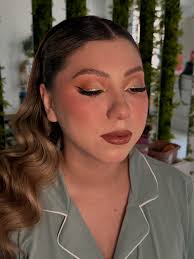 Maquillaje y peinado de noche con un toque glam que eleva tu estilo al  siguiente nivel. 💫 📲6677675869 #makeup #makeuphair  #lesliemedranomakeupartist