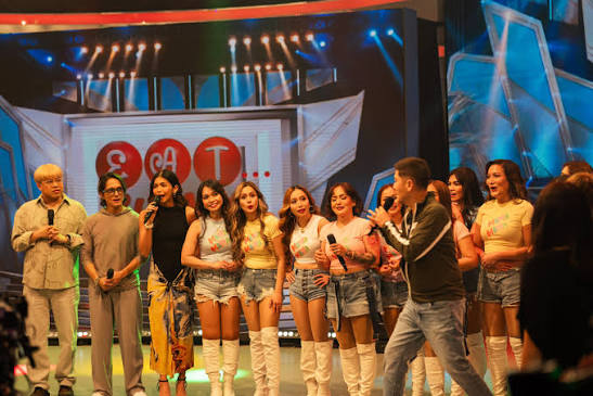 Hindi pa rin ako maka-move on sa pagbalik namin sa EB stage. 🥹❤️ Ibang klaseng saya, ibang klaseng feeling… lalo na't dito nagsimula ang napakaraming pangarap, kwento at alaala ng SexBomb Girls.
