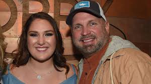 Country music superstar garth brooks may be a republican but he said he considers it the honor of. Garth Brooks Posts Rare Pic With Daughter Allie Colleen In Support Of Her Music Career Entertainment Tonight