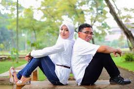 Namun buatmu pengusung konsep syar'i, memang ada tantangan tersendiri ketika foto kamu diharuskan untuk tidak terlalu mengumbar kemesraan. Foto Pre Wedding Untuk Ide Dan Contoh Tips Pernikahan Dan Rumah Tangga