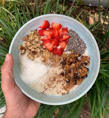 Joe Wicks On Instagram A Bowl Of Goodness For Breakfast Today Oats Cooked With Almond Milk Topped With Strawberries Walnuts Coconu Breakfast Walnuts Food