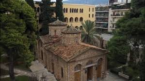 Αναστάτωση έχει προκαλέσει η επίθεση κληρικού σε μητροπολίτες, πριν από λίγο στα γραφεία της ιεράς συνόδου στην ιερά μονή πετράκη. E3tl 9tfbqdn4m