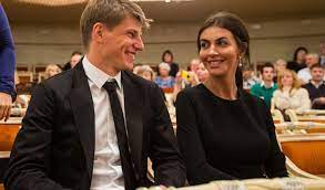 Леша ✌️ (2004 год), алиса 🌹 (2011), есеня 👼 (2017). Ouygue Mln59bm