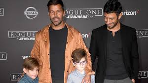 Ricky martin a quien quiera escuchar la mordidita. Vier Kids Wollen Ricky Martin Und Sein Mann Mehr Nachwuchs Promiflash De