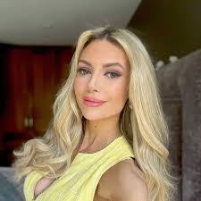 Corina Grant's Instagram, Twitter & Facebook