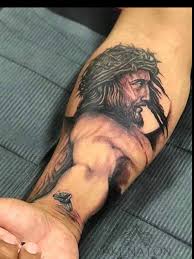 Tatuajes de jesus en el brazo. Pin De Jose Manuel En Mustang Prada Tatuaje De Jesus Tatuaje De Cristo Tatuaje De Leon En La Mano