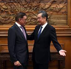 Most famously, he fell out with his deputy prime minister, anwar ibrahim, during the asian financial crisis in 1997 and sacked him in 1998. Wang Yi Meets With Former Deputy Prime Minister Anwar Ibrahim Of Malaysia