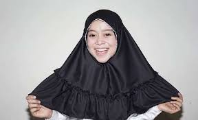 Setelah itu semakin nyata kalau dirinya memang mantap berhijrah. Mantap Berhijab Lesti Ceritakan Dilema Dan Perjalanan Saat Berhijrah Smartphone Digital Infotainment Beepdo Com