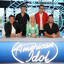 Gives fans the unique opportunity to be up close and personal with this season's top seven finalists, including this years' newly crowned american. American Idol Judges Make Last Minute Save During Top 11 Reveal