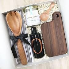 Pen, usb(8gb), card holder logo: How To Choose The Best Door Gift For A Corporate Event