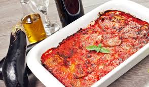 Finalmente ritorno con una ricettina tutta per voi. Melanzane Alla Parmigiana La Ricetta Classica