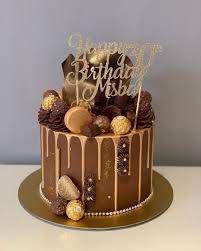 Sharmilascakes On Instagram About This Stunner 3 Layers Of That Super Moist Chocolate Cake Decoration Super Moist Chocolate Cake Birthday Cake Chocolate