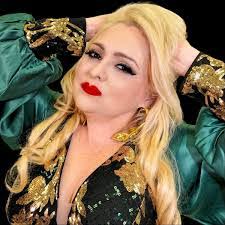 Laura Inda's Instagram, Twitter & Facebook