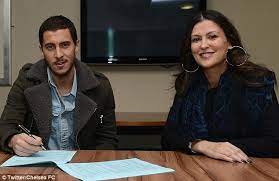 Sie machte ihren abschluss mit auszeichnung und 1997 fing sie bei sibneft an. Who Is Marina Granovskaia