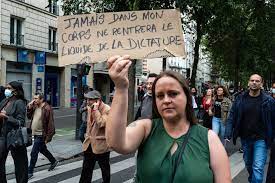Manifestation contre le #passsanitaire dans les rues de #bastia et #ajjacio hier en corse pour protester contre les mesures annoncées par emmanuel macron et a lille : Drntzcq1md Knm