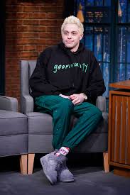 Pete's father was an nyc firefighter who died while responding. Ariana Grande Defending Pete Davidson Asks Her Fans To Stand Down Vogue