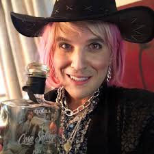 👻 HAPPY HALLOWEEN! 🎃 Best costume this year definitely goes to @mattab80!  LMFAO HILARIOUS! Spot on, right down to the little stuffed Stella! 🤣🤣🤣