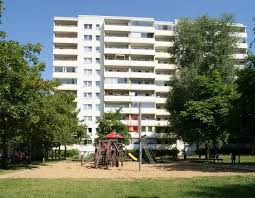 ˈhoːənˈʃøːnˌhaʊ̯zn̩ (listen)) was a borough of berlin, that existed from 1985 until berlin's 2001 administrative reform. 3 Zimmer Wohnung Zu Vermieten Am Berl 12 13051 Berlin Neu Hohenschonhausen Hohenschonhausen Mapio Net