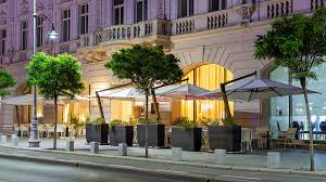 200 lei pe noapte este prețul mediu pentru o cameră de hotel în bucureşti. Hotel 5 Stele In BucureÈ™ti Hotel BucureÈ™ti Grand Hotel Continental