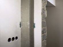 So Befestigen Sie Fallrohrverkleidungen An Der Wand Rohre Verkleiden Rohre Heizungsrohre Verkleiden