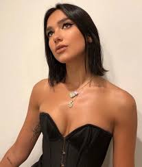 And, this week, it's red and black. Topsify Dua Lipa She Can Pull Off Any Hair Colour Facebook