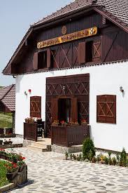 In an idyllic setting, with a wonderful landscape, we are waiting for you at the beach, relaxing. Pensiunea Popasul Codrenilor Oaza De Liniste Si RÄƒcoare Pentru Zilele Toride De VarÄƒ Gazeta De Nord Vest