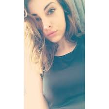 Hayley Russell (@fxckingsxvage)