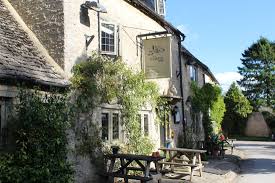 Relaxing accommodation with 12 stylish bedrooms & a local seasonal menu in our the king's head inn. Cotswold Pub Guide