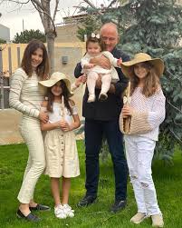 اتخذت نانسي عجرم وزوجها الدكتور فادي الهاشم رد فعل رسمياً بعد التحريض بقتلهما من قبل سوريين بعد إطلاق النار على الشخص الذي اقتحم منزلهما ليتبين لاحقاً بعد فحص هويته أنه سوري الجنسية. Bisara7a Com Ù†Ø§Ù†Ø³ÙŠ Ø¹Ø¬Ø±Ù… ÙˆØ²ÙˆØ¬Ù‡Ø§ ÙŠØ­ØªÙÙ„Ø§Ù† Ø¨Ø£Ø­Ø¯ Ø§Ù„Ø´Ø¹Ø§Ù†ÙŠÙ† Ù…Ø¹ Facebook