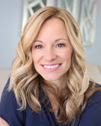 Lindsey Lewis's Instagram, Twitter & Facebook