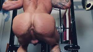 Manly guys doing manly things: Naked muscle… ThisVid.com