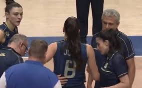 VÍDEO: Julia Kudiess sai de quadra lesionada e preocupa para a fase final da VNL