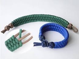 Very closely observe the weave and try to figure out how it's done. How To Make A Trilobite Diamond Knot And Loop Paracord Survival Bracelet Single Strand Trilobite Youtube Paracord Survival Bracelet Paracord Bracelet Designs