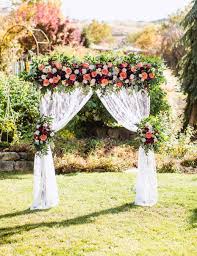 Your wedding arch and aisle aren't the last points on the list because the ceremony is the most important part of the day, and the arch and leaves, flowers, tropical fruits or all together will create a mood and show your venue to the advantage. 50 Pretty Diy Wedding Arches