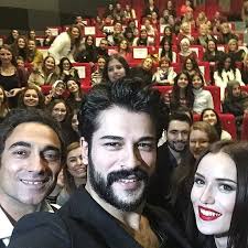 Burak Ozcivit Ile Fahriye Evcen Galaya Kazan Dairesinden Girdiler Unluler Ask Ikiz