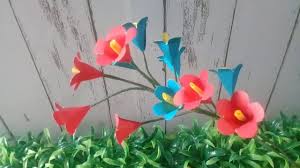 Kalau tidak ada (seperti kertas kado, kan biasanya di baliknya hanya putih), gunakan dua buah kertas dan tempel kedua kertas menurut pendapatmu, bagaimana hasil akhir dari cara membuat bunga dahlia dari kertas bekas ini? Wow Ini Dia Cara Mudah Membuat Bunga Dari Kertas Youtube