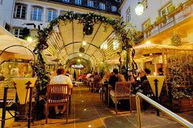 Pause Choucroute Au Marche De Noel Avis De Voyageurs Sur Brasserie Au Dauphin Strasbourg Tripadvisor
