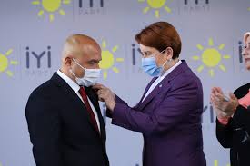 7 haziran seçimlerinde 18 milyon 864 bin oy alan ak parti, 1 kasım seçimlerinde oy sayısını 23,2 milyona çıkarttı. Mhp Den Ihrac Edilen Samsun Milletvekili Erhan Usta Duzenlenen Torenle Iyi Parti Ye Katildi Independent Turkce
