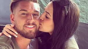@elena_miras ich bin ein fan von dir aber bitte fang nichts mit kelvin an bei der sendung bin gespannt ob da was passiert hoffe nicht. Das Erste Love Island Baby Ist Da