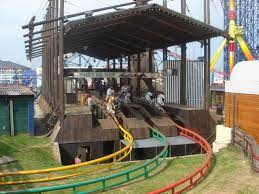 Die ersten vorläufer der achterbahn entstanden im 17. Blackpool Pleasure Beach Steeplechase